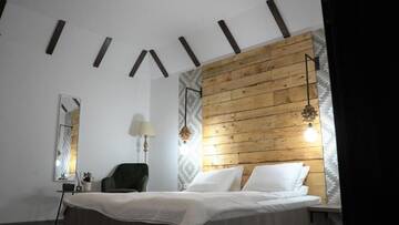 Фото номера Двухместный номер с 1 кроватью и видом на горы Гостевой дом Maramures Guesthouse г. Вишеу-де-Жос 17